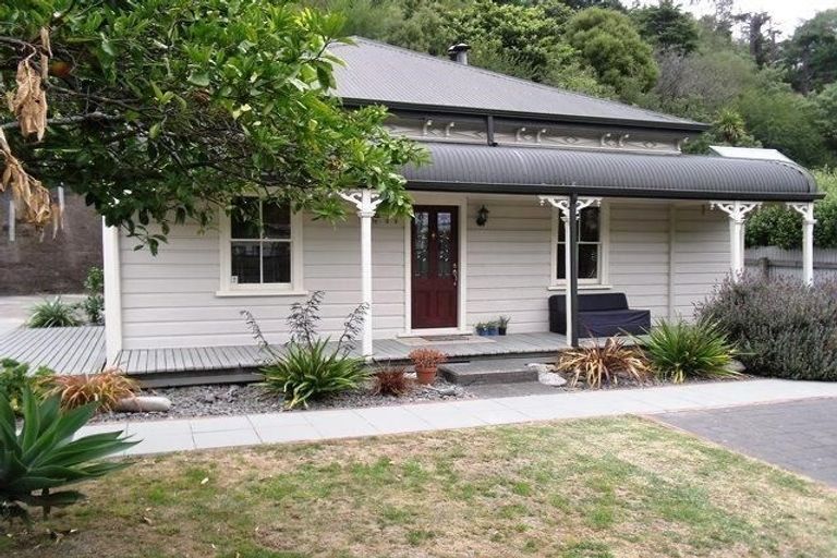 Photo of property in 13 Main Street, Hospital Hill, Napier, 4110