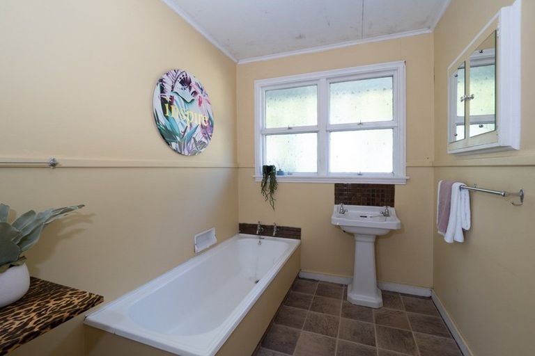 Photo of property in 52 Johnstone Street, Tinwald, Ashburton, 7700