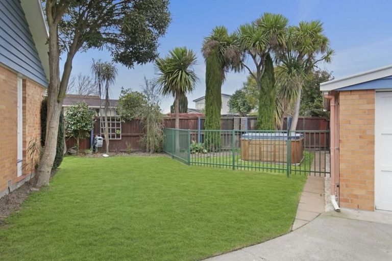 Photo of property in 8 Kirkdale Place, Avonhead, Christchurch, 8042