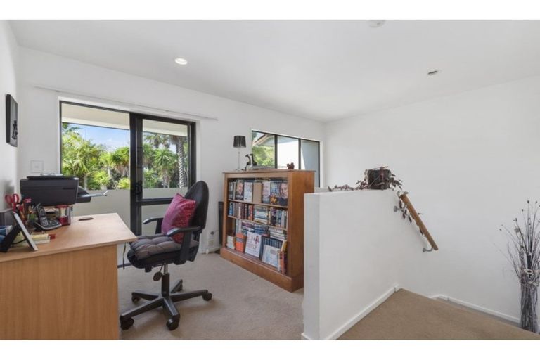 Photo of property in 2/90 Albany Highway, Greenhithe, Auckland, 0632