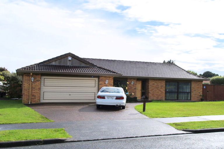 Photo of property in 1 Mirabell Place, Golflands, Auckland, 2013