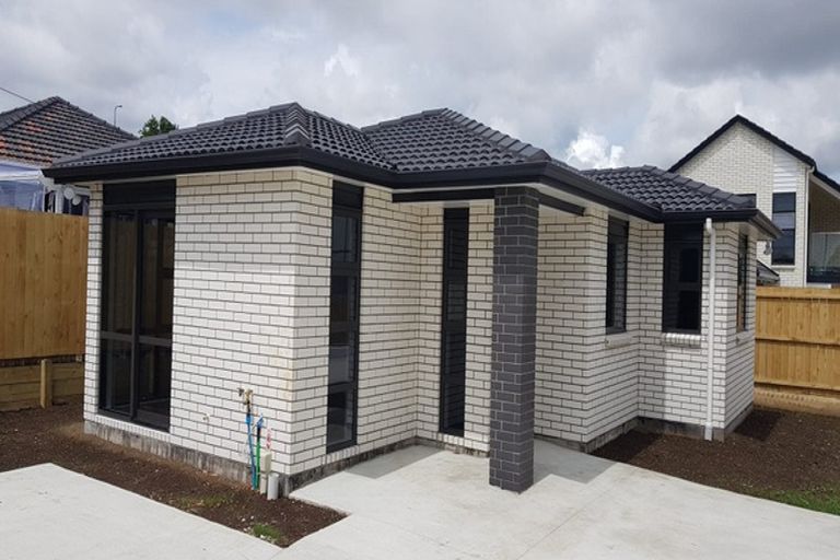 Photo of property in 71 Kenderdine Road, Papatoetoe, Auckland, 2025