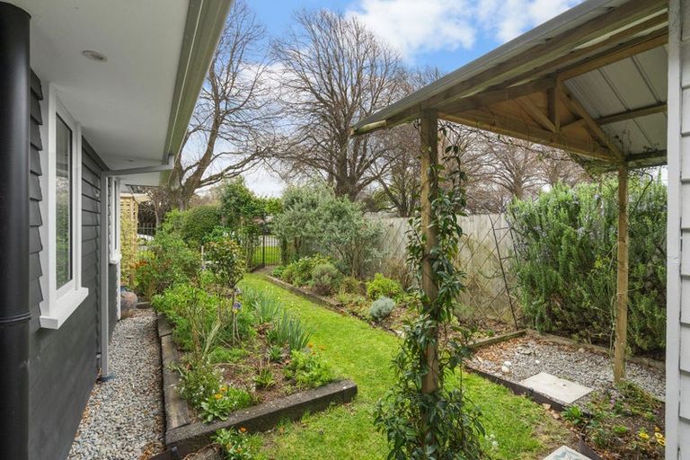 Photo of property in 4 Levinge Lane, Hillmorton, Christchurch, 8024