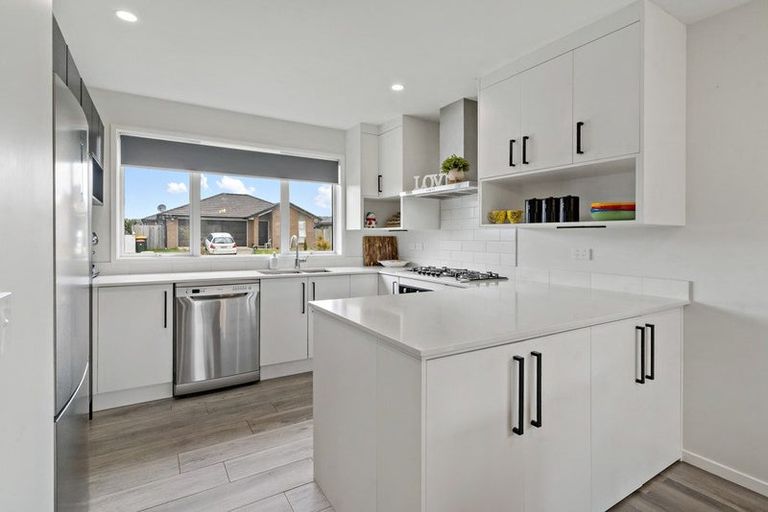 Photo of property in 16 Perla Road, Pukekohe, 2120