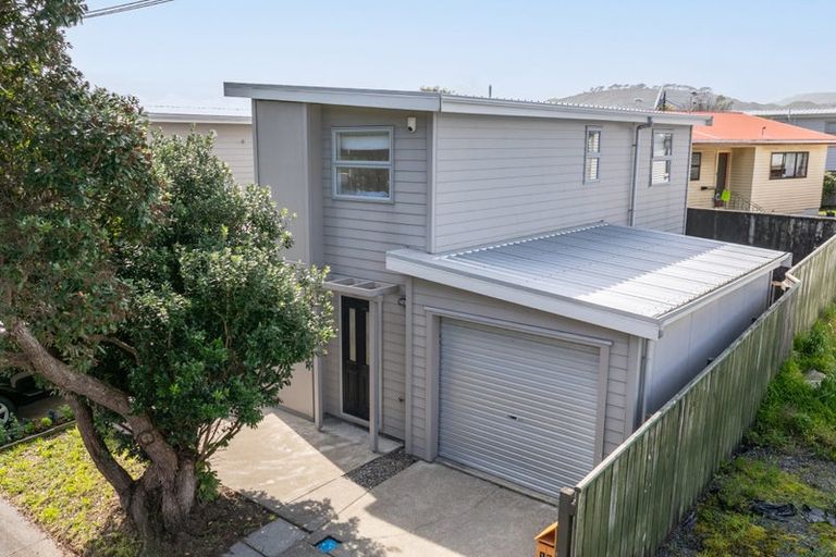 Photo of property in 18 Franklyn Road, Tawa, Wellington, 5028