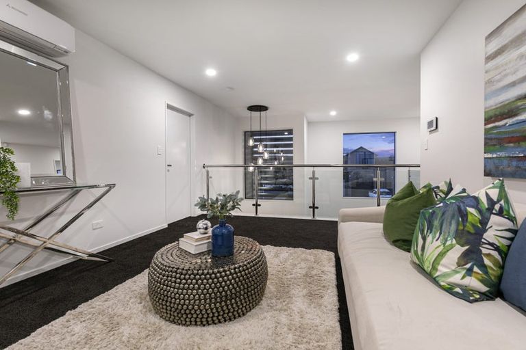 Photo of property in 2 Paparahi Place, Wainui, Silverdale, 0992