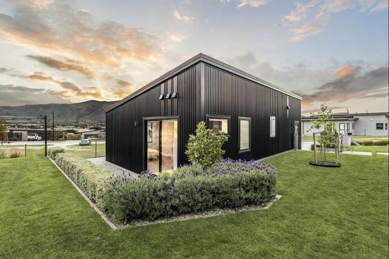 Photo of property in 6 Mills Road, Wanaka, 9305