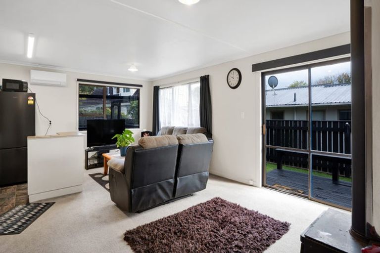 Photo of property in 6c Oswald Place, Stratford, 4332