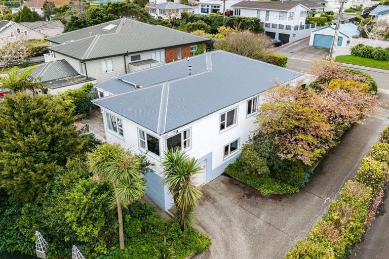 Photo of property in 30 Lucknow Terrace, Khandallah, Wellington, 6035