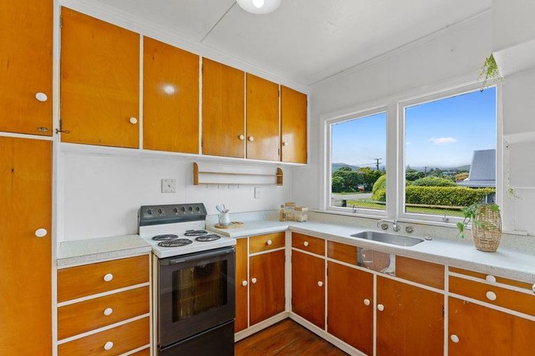 Photo of property in 18 Waimea Road, Waikanae Beach, Waikanae, 5036