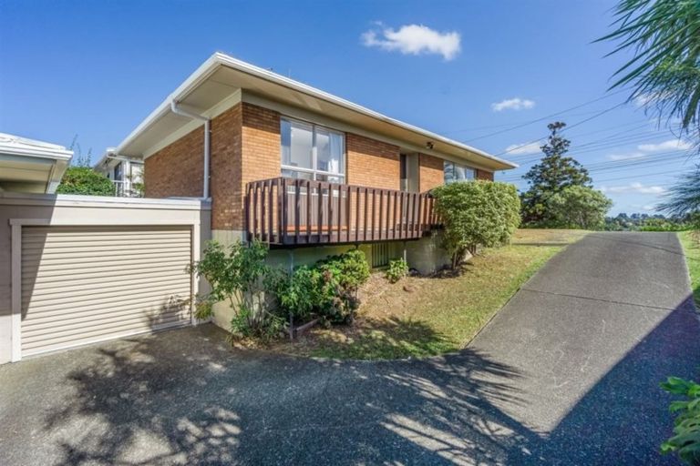Photo of property in 1/104 Carlisle Road, Browns Bay, Auckland, 0632