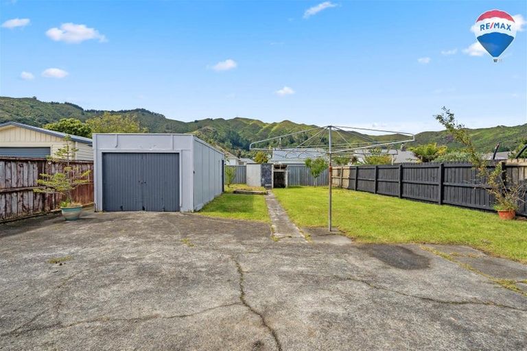 Photo of property in 22 Shearer Crescent, Naenae, Lower Hutt, 5011