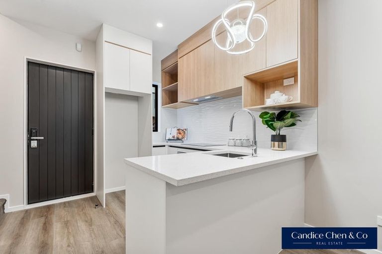 Photo of property in 19 Don Oliver Lane, Glen Eden, 0602