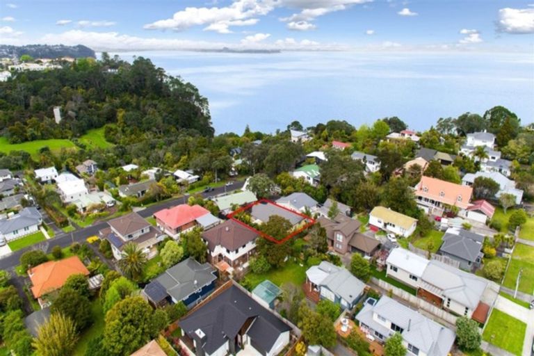 Photo of property in 15b Harrybrook Road, Green Bay, Auckland, 0604