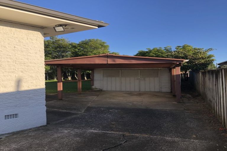 Photo of property in 38 Portadown Avenue, Pakuranga Heights, Auckland, 2010