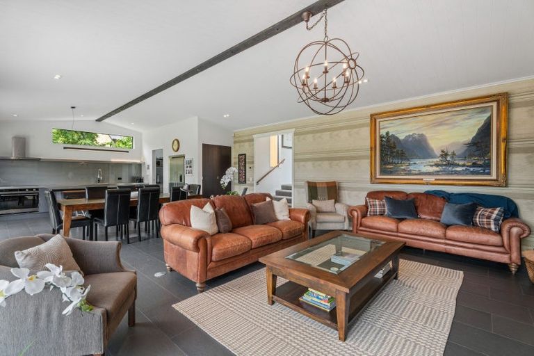 Photo of property in 10 Caithness Court, Jacks Point, Queenstown, 9371