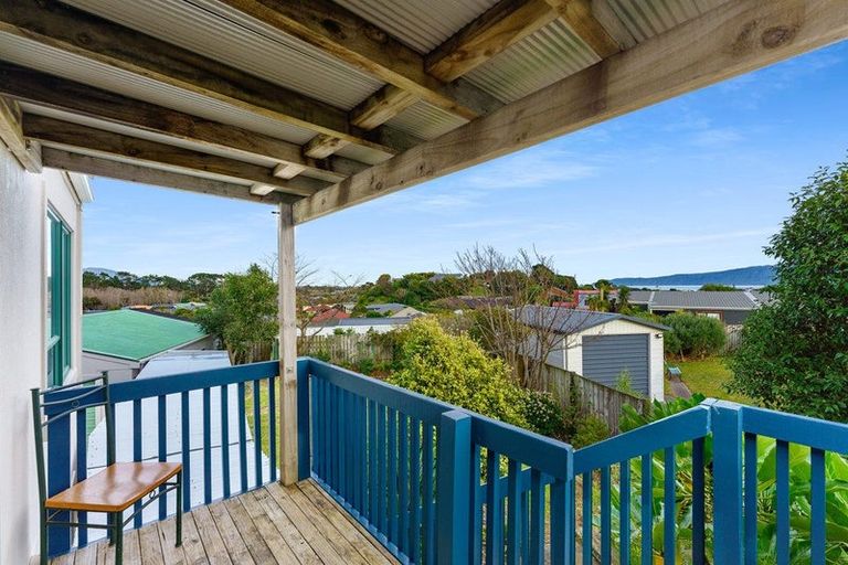 Photo of property in 8 Trig Hill Terrace, Waikanae Beach, Waikanae, 5036