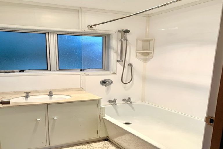 Photo of property in 97 Lynwood Road, New Lynn, Auckland, 0600