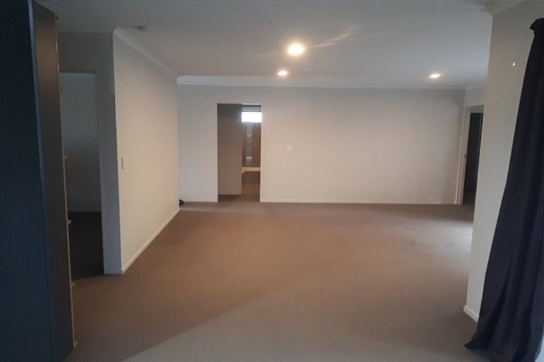 Photo of property in 14 Te Kauri Place, Helensville, 0800