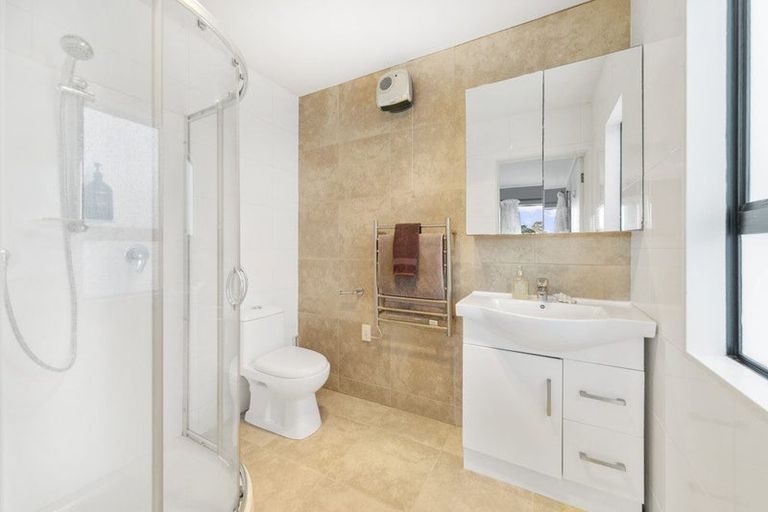 Photo of property in 1 Awatahi Place, Greenhithe, Auckland, 0632