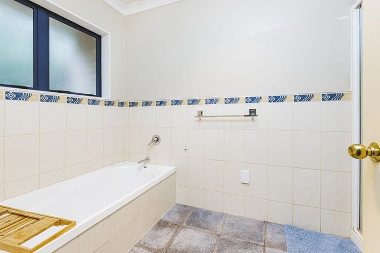 Photo of property in 35 Parkhaven Drive, Rosehill, Papakura, 2113