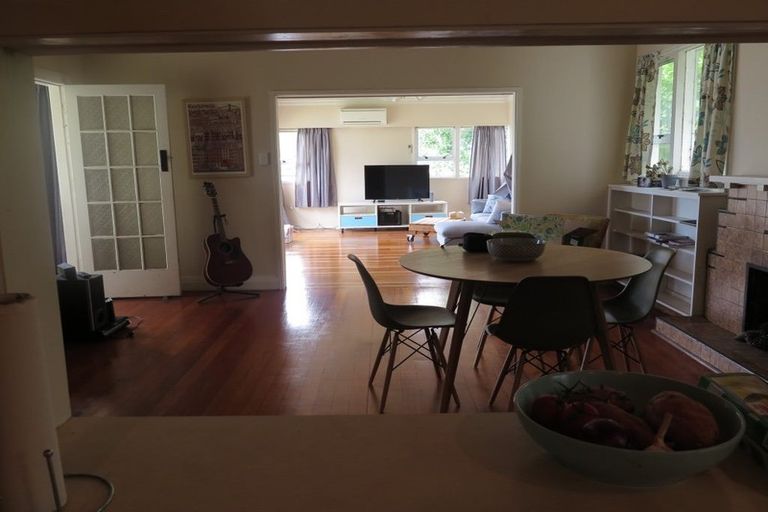 Photo of property in 28 Melbourne Road, Island Bay, Wellington, 6023