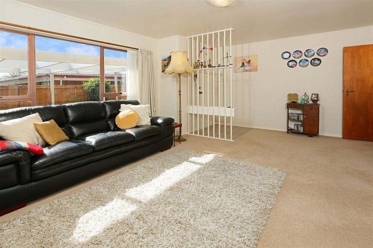 Photo of property in 2/3 Papatahi Place, Henderson, Auckland, 0610