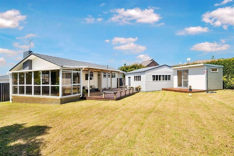 Photo of property in 26 Bodi Place, Te Atatu South, Auckland, 0610
