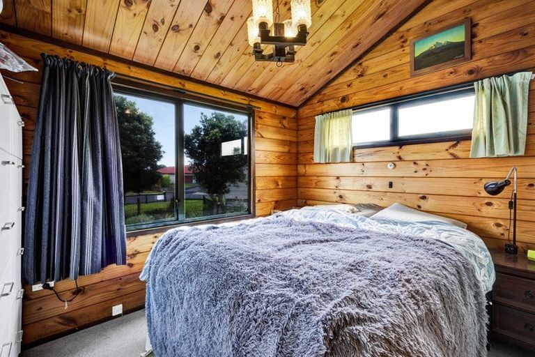 Photo of property in 16 Pohutukawa Drive, Opunake, 4616