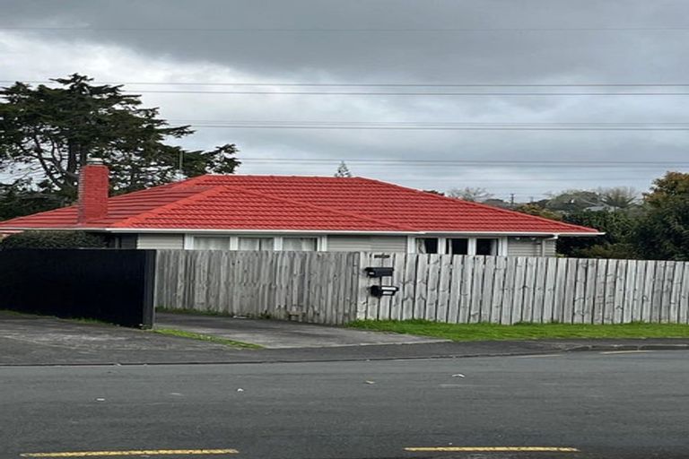 Photo of property in 32a Toru Street, Te Atatu Peninsula, Auckland, 0610