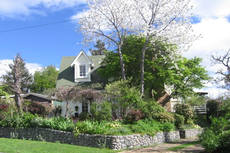 Photo of property in 8 Norfolk Road, Waipahihi, Taupo, 3330