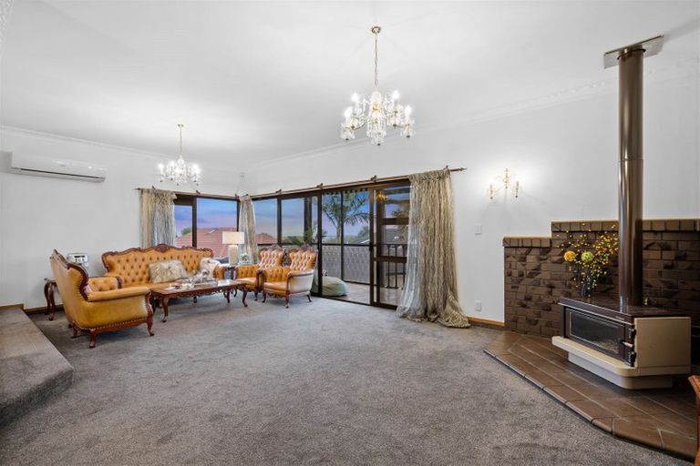 Photo of property in 37 Santa Monica Place, Goodwood Heights, Auckland, 2105