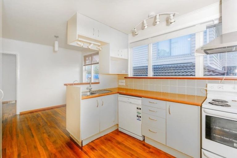 Photo of property in 22 Cron Avenue, Te Atatu South, Auckland, 0610