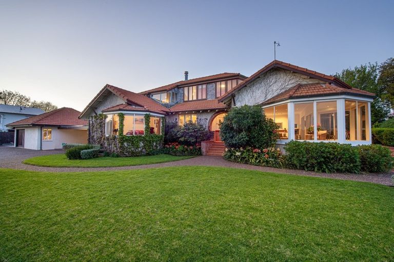 Photo of property in 122 Vauxhall Road, Narrow Neck, Auckland, 0624