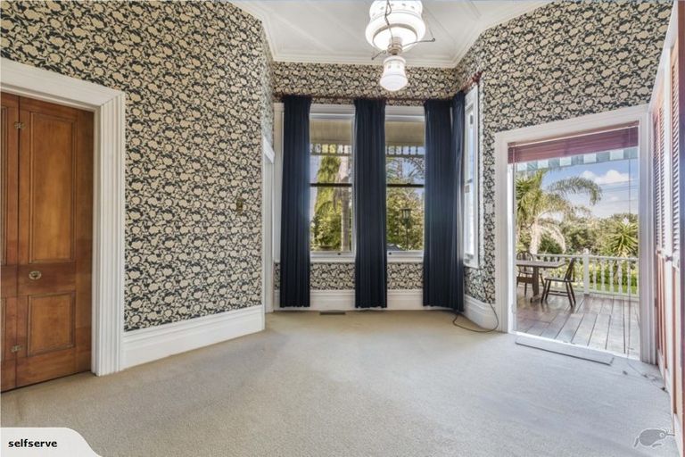 Photo of property in 5 Queen Street, Northcote Point, Auckland, 0627