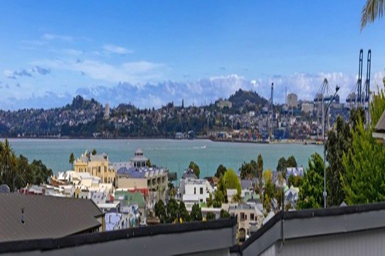 Photo of property in 5/66 Victoria Road, Devonport, Auckland, 0624