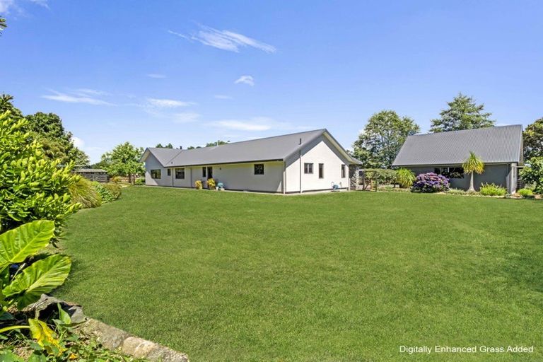 Photo of property in 424 Tararua Road, Levin, 5571