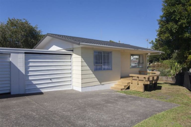 Photo of property in 2/4 Clyma Place, Massey, Auckland, 0614