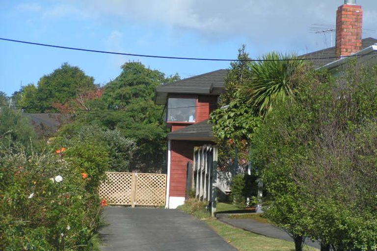 Photo of property in 2/20 Becroft Drive, Forrest Hill, Auckland, 0620