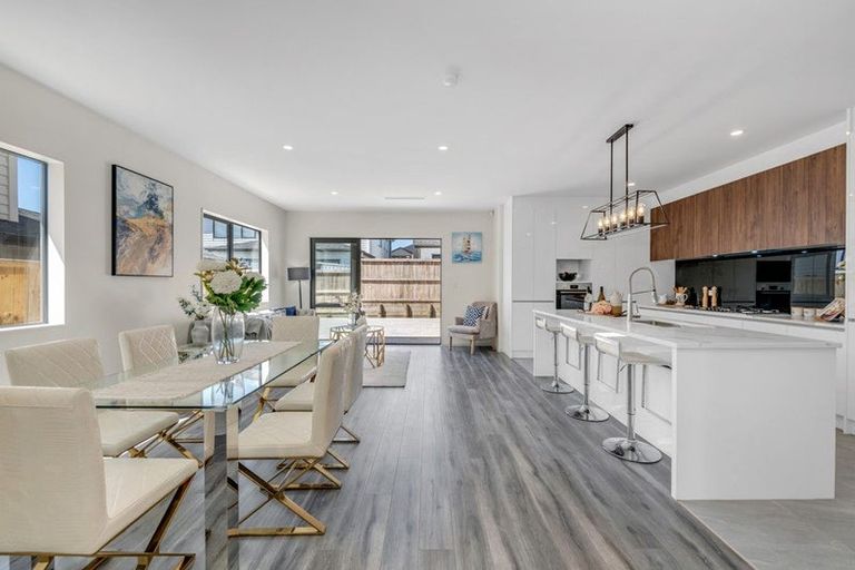 Photo of property in 54 Drumbuoy Drive, Flat Bush, Auckland, 2019