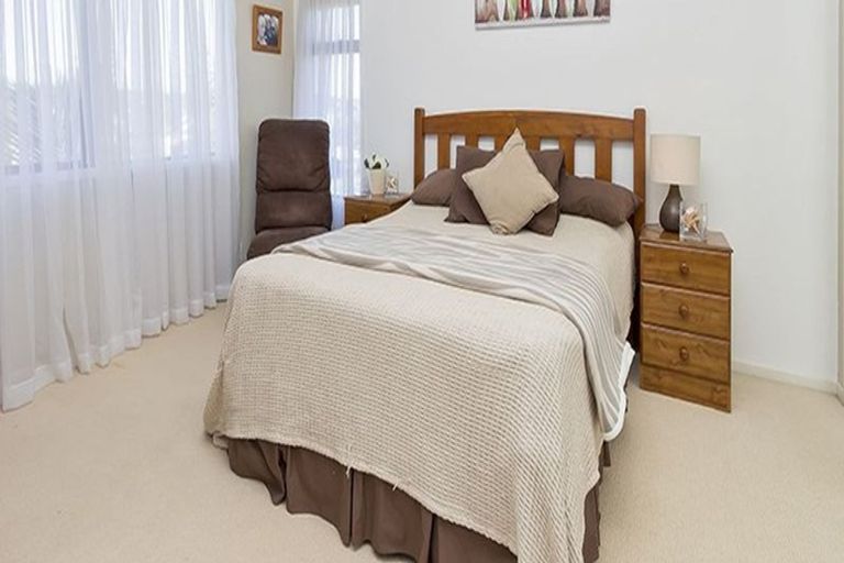 Photo of property in 2 Gardenia Grove, Half Moon Bay, Auckland, 2012