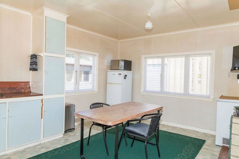 Photo of property in 27 Smith Street, Dannevirke, 4930
