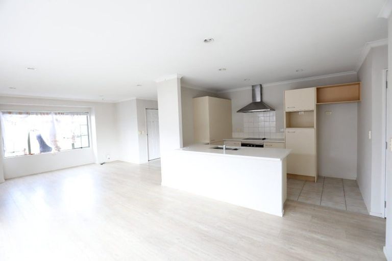 Photo of property in 24 Ashmere Lane, Weymouth, Auckland, 2103