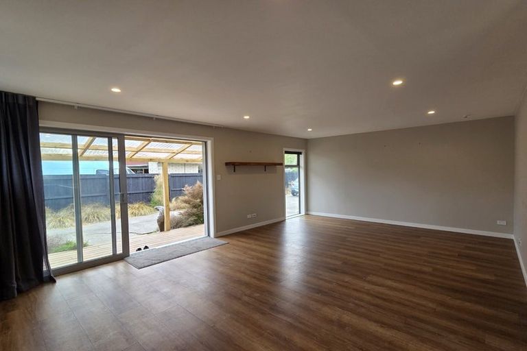 Photo of property in 2/3 Esher Place, Saint Martins, Christchurch, 8022