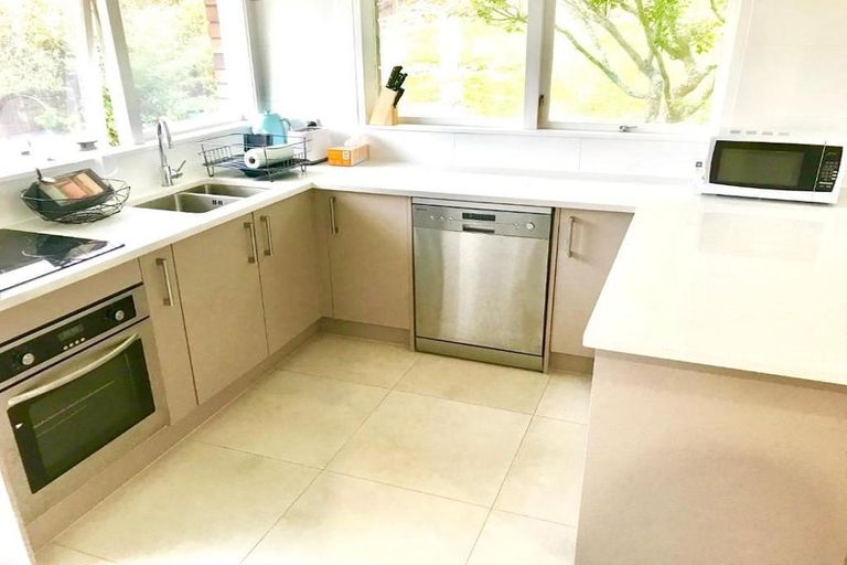 Photo of property in 1/5 Keldale Place, Forrest Hill, Auckland, 0620