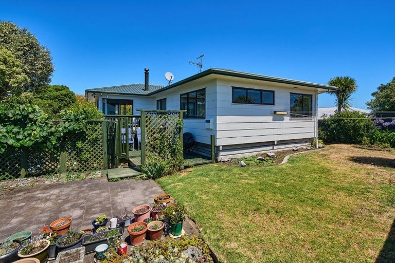 Photo of property in 8 Ross Grove, Paraparaumu, 5032