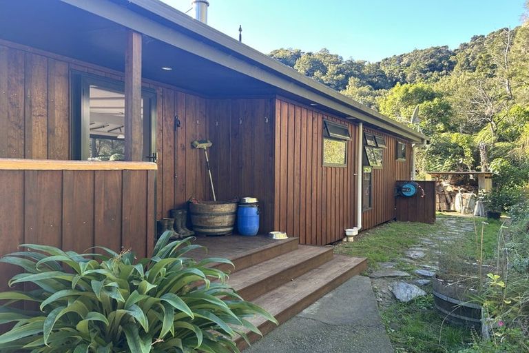 Photo of property in 1742 Queen Charlotte Drive, Linkwater, Picton, 7281