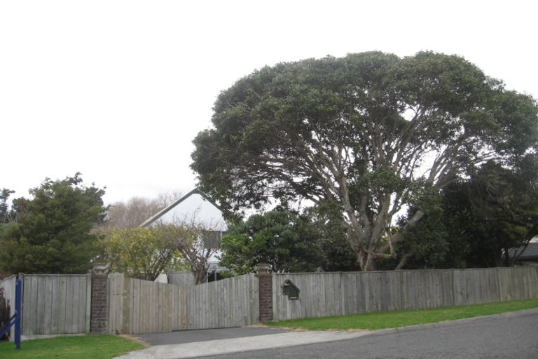 Photo of property in 2 Avion Terrace, Raumati Beach, Paraparaumu, 5032