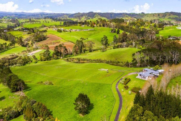 Photo of property in 114 Pomona Road, Kumeu, 0891