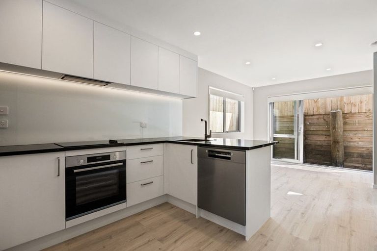 Photo of property in 47d Gossamer Drive, Pakuranga Heights, Auckland, 2010